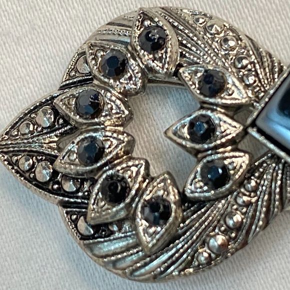 Burnished Silver Brooch Ornate Bow Black Square Central Stone Black Rhinestones - Picture 5 of 7